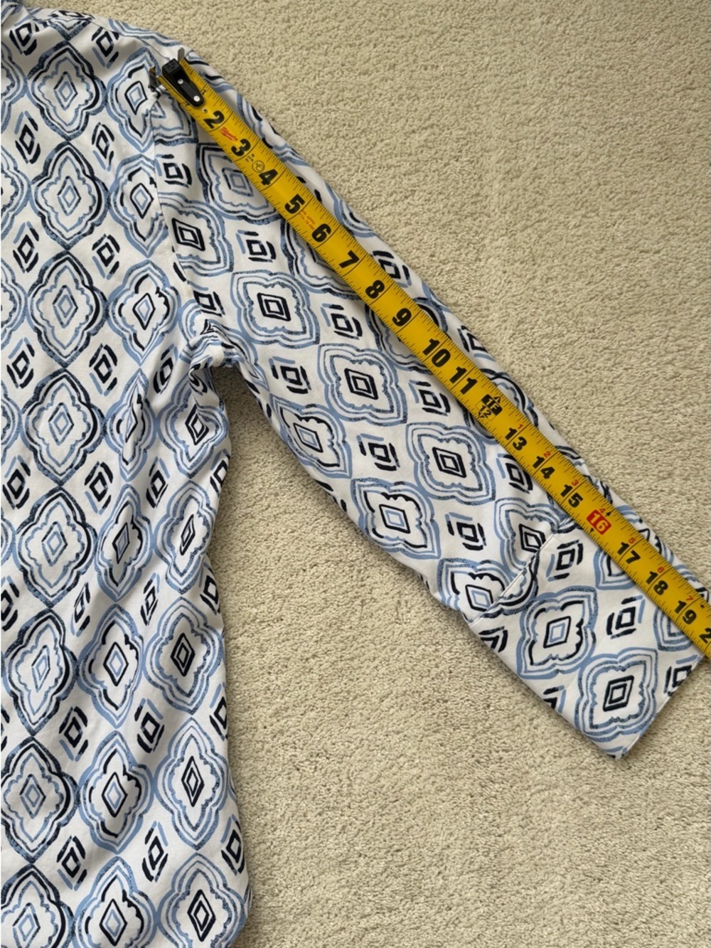 Chicos Women's Blouse Top Button Up Shirt Diamond Print Blue White Size 0 - Picture 8 of 13